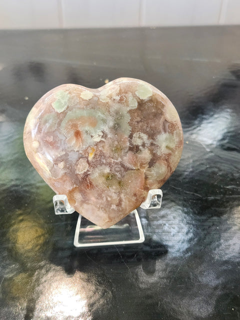 Flower agate heart! 3.5 ounces, 2.5 inches tall,2.3 inches wide