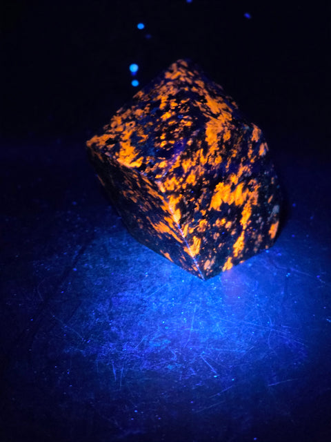 Flame stone "yooperlite" free form! 10 ounces, 2.8" wide, 1.8" tall