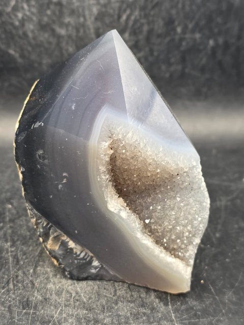 Druzy agate polished top point! 14 ounces, 3.4 inches tall, 2.7" wide