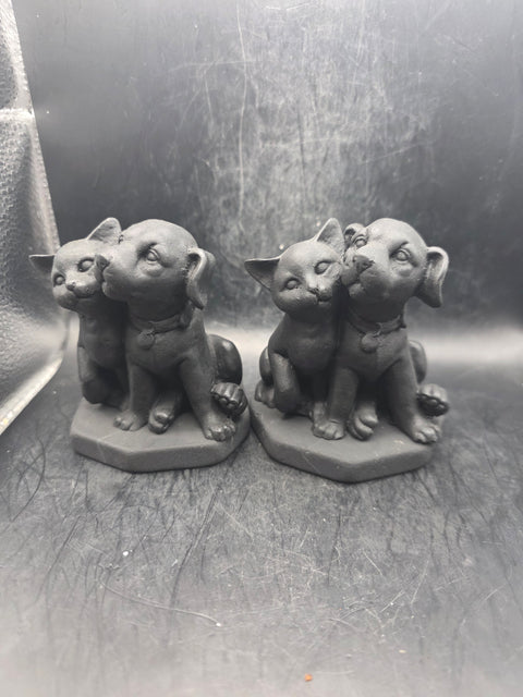 Shungite cat&dog! 8.7 ounces, 3.7 inches tall!