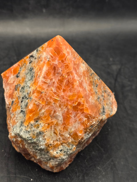 Sunstone polished top point! 14.5 ounces, 2.7 inches tall, 3 inches wide!