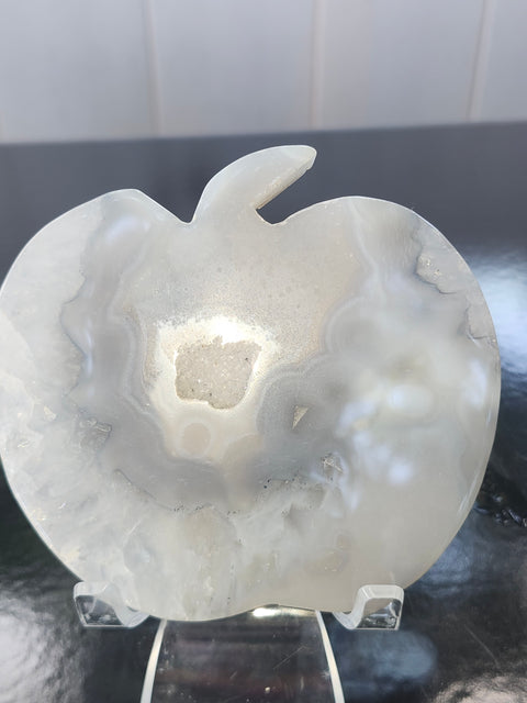 Druzy agate apple! 95.8mm wide, 91mm tall, 6.8 ounces