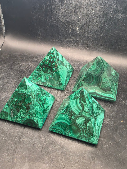 Malachite pyramid! 3.5 ounces, 1.7 inches tall, 1.9 inches wide!