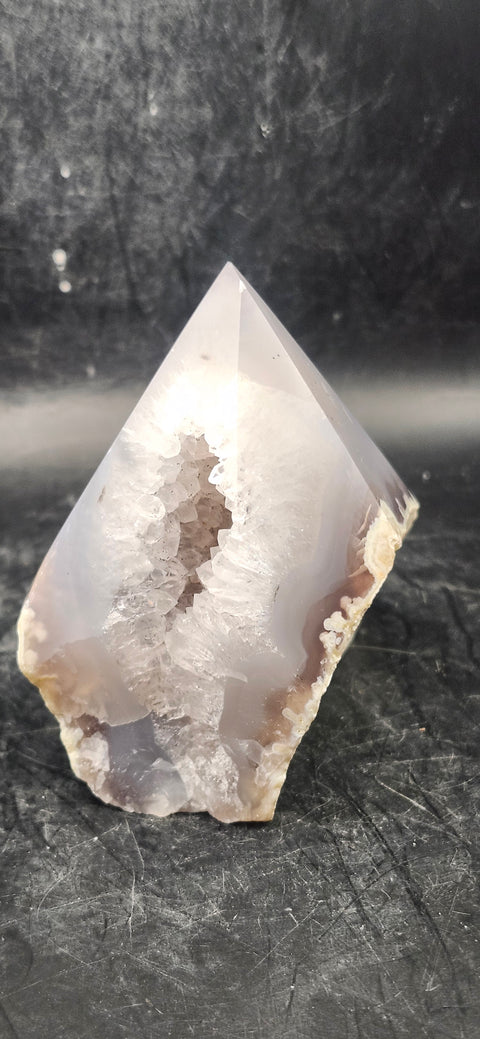 Druzy agate polished top point! 8.6 ounces, 2.7 inches tall, 2.9 wide