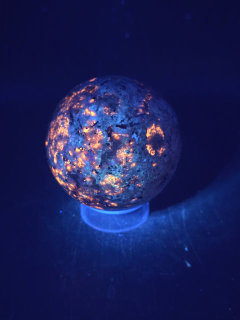 Flame stone sphere "yooperlite" 57.8mm, 2.2 inches, 9 ounces