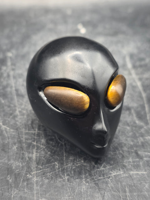 Black obsidian alien head! 2.9 ounces, 1.9 inches long, 1.4" tall