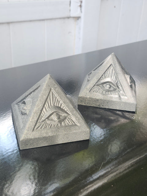 Evil eye Shungite pyramid! 70.5mm wide, 7.2 ounces