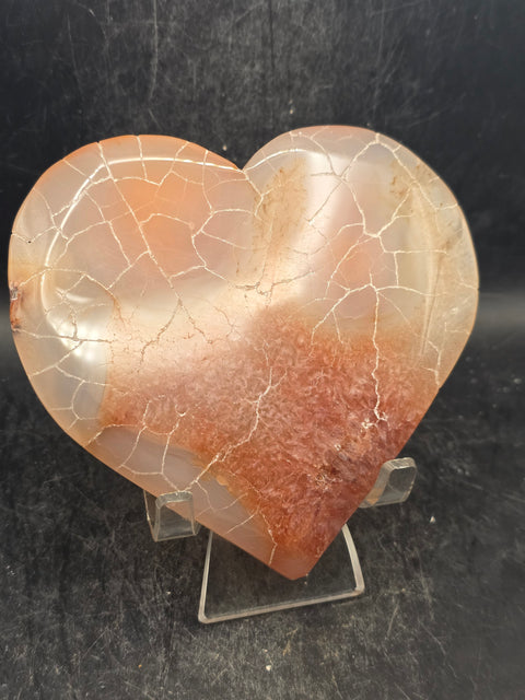 Agate heart! 9.6 ounces, 4.3 inches wide, 4.1 inches tall