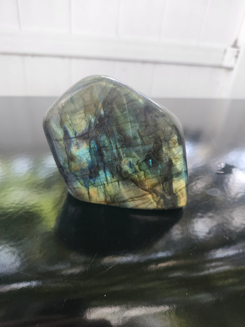 Labradorite free form! 3.18 inchs tall, 3.48 inchs wide,1.1 pound