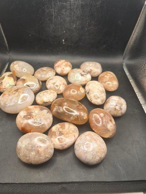 Flower agate palm stone! 1.6 too 2.2 inch!