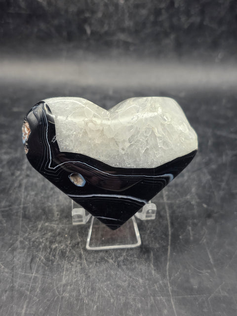 Agate & quartz heart! 2.8 ounces,  2.3 inchs wide, 2 inches tall