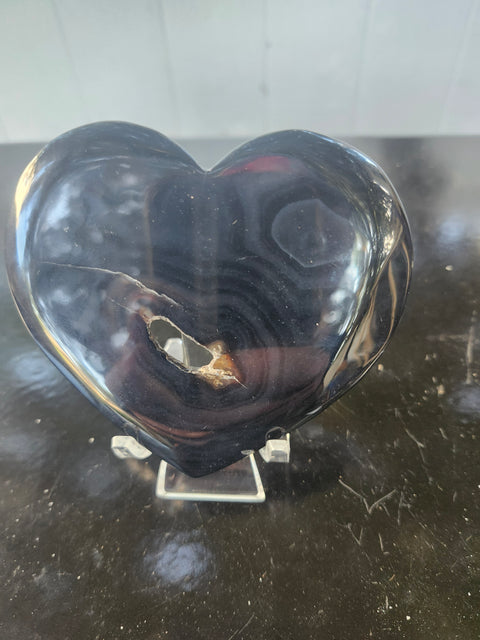 Agate heart, 7 ounces, 4 inches wide, 3 inches tall