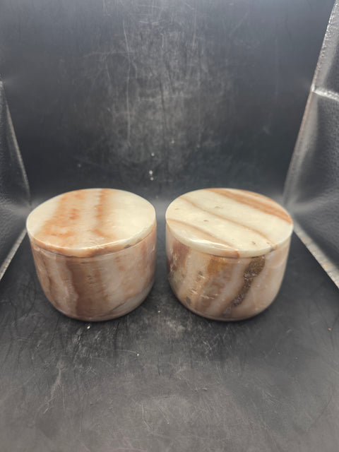 Banded onyx jewelry box! 14.5 ounces, 3.1 inches wide!