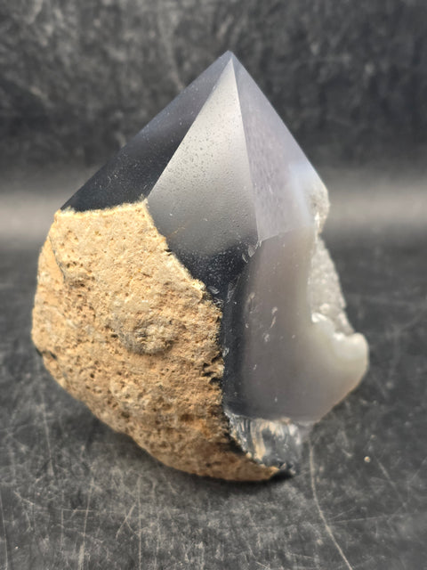 Druzy agate polished top point! 14 ounces, 3.4 inches tall, 2.7" wide