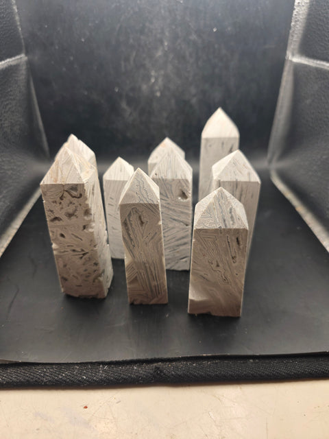 White lace agate tower! 2.9 too 3.5 inches!