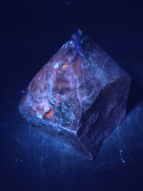 Sodalite polished top point! 9 ounces, 2.7 inches tall, 2.4" wide