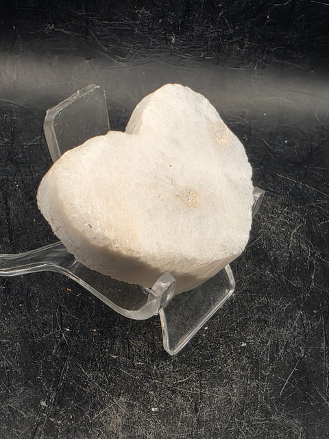 White pearl aura quartz heart! 2.7 ounces, 2.2 inches wide, 1.7" wide