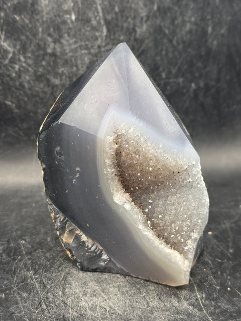 Druzy agate polished top point! 14 ounces, 3.4 inches tall, 2.7" wide