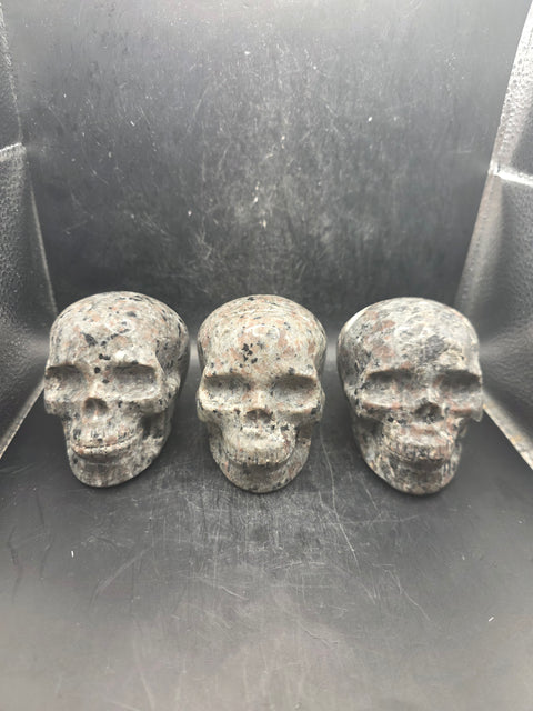 Flame stone skull! "Yooperlite" 1.3 pounds, 3.7 inches long, 2.7" tall