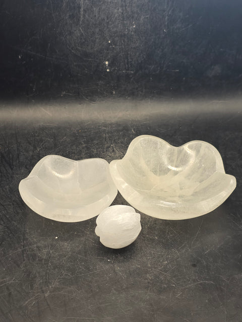 3 piece lotus flower bowl set! 6.5 ounces, 2.8 inches wide!