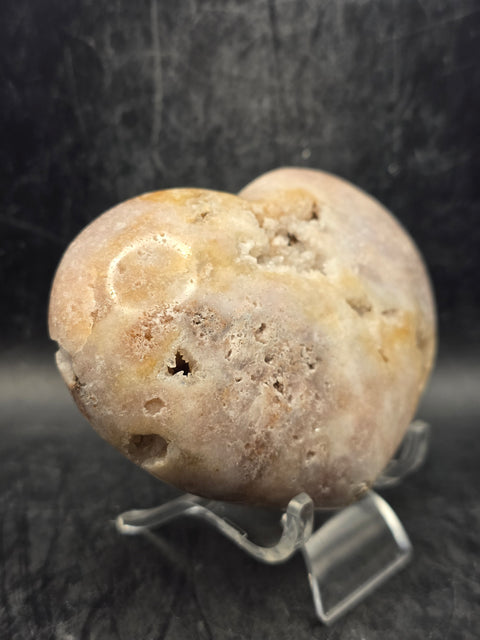 Pink amethyst heart! 10 ounces, 3.5 inches wide, 2.8 inches tall!