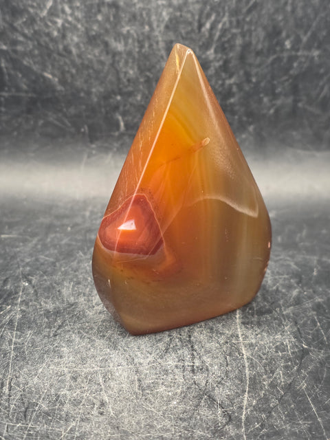 Agate tear tower! 3.8 ounces, 2.8 inches tall, 1.9 inches wide