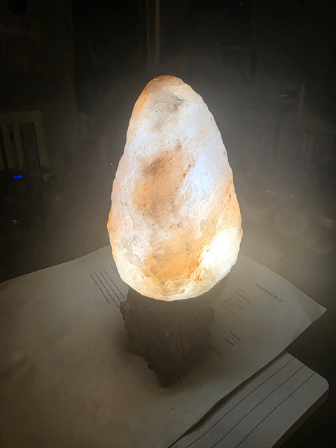 Himalayan salt lamp! 7 inches tall, 3 pounds! Led light included!