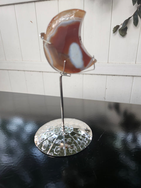 5.4 ounce carnelian moon with zodiac stand