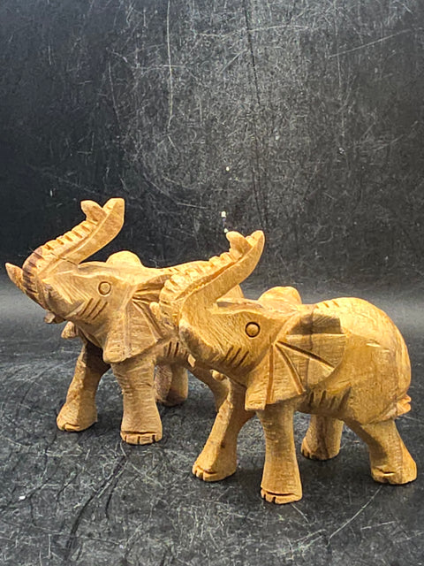 Palo santo elephant " holy wood" 3.4 inches truck to back leg!
