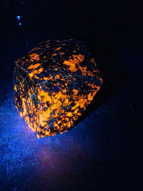 Flame stone "yooperlite" free form! 10 ounces, 2.8" wide, 1.8" tall