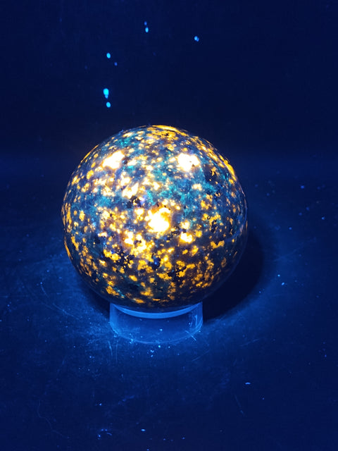 Flame stone sphere "yooperlite"! 60mm, 2.3 inches, 10.4 ounces