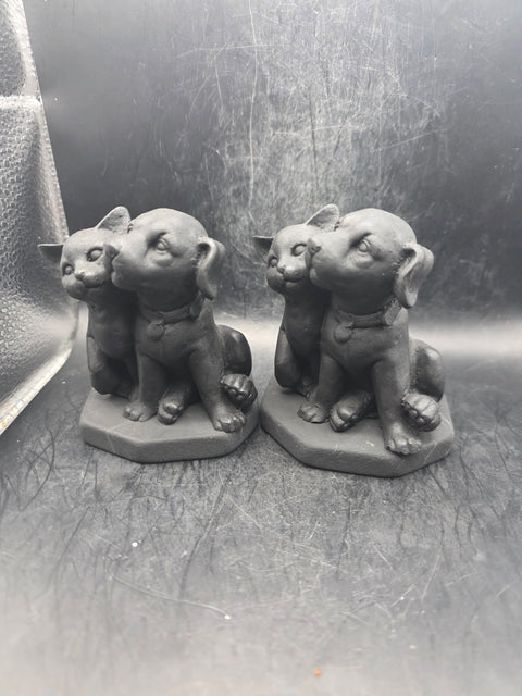 Shungite cat&dog! 8.7 ounces, 3.7 inches tall!