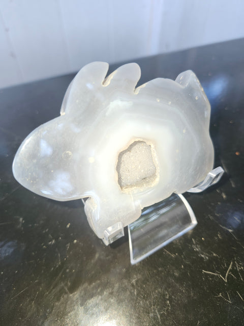 Druzy agate rabbit carving! 4.5 ounces, 3.5 inches wide, 2.5 inches tall