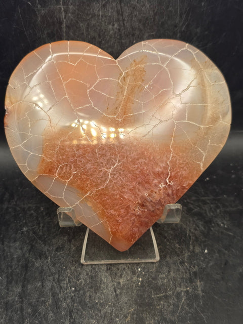 Agate heart! 9.6 ounces, 4.3 inches wide, 4.1 inches tall