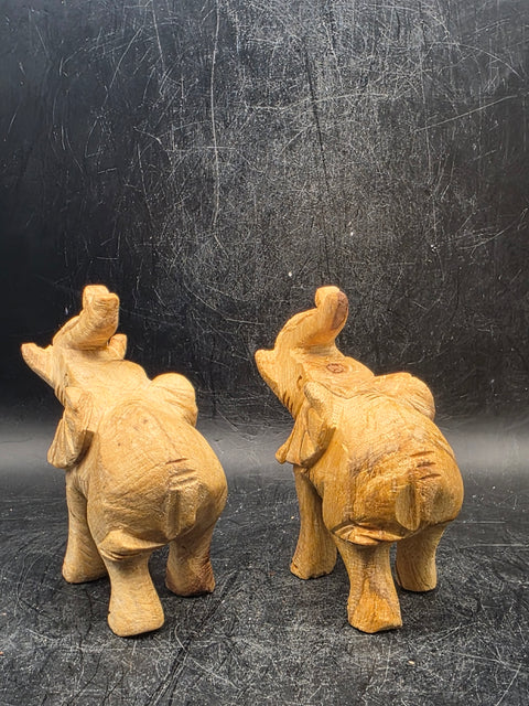 Palo santo elephant " holy wood" 3.4 inches truck to back leg!