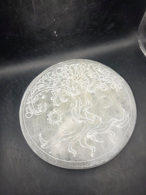 Etched tree of life charging plate! 5.5 inches wide!