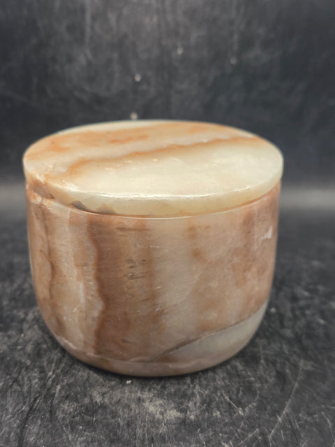 Banded onyx jewelry box! 14.5 ounces, 3.1 inches wide!