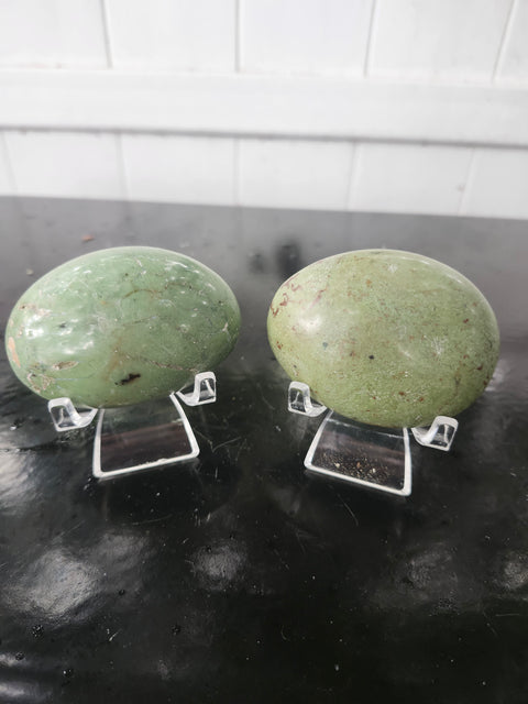 Olive opal palm stone! 4.2 ounces, 2.75 inches