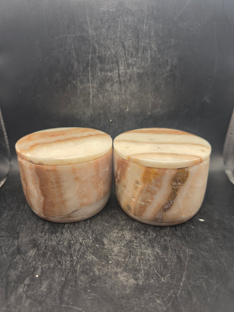 Banded onyx jewelry box! 14.5 ounces, 3.1 inches wide!