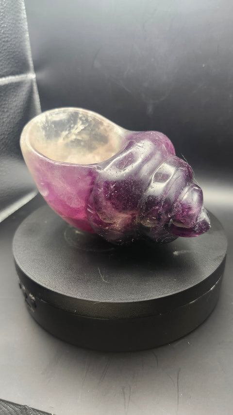 Florite conch shell offering bowl. 1.12 pounds, 4.6 inches long by 3.1 inches wide