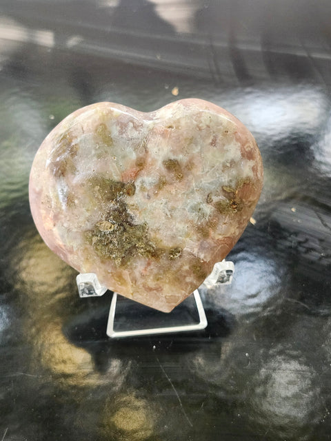 Flower agate heart! 3.5 ounces, 2.5 inches tall,2.3 inches wide