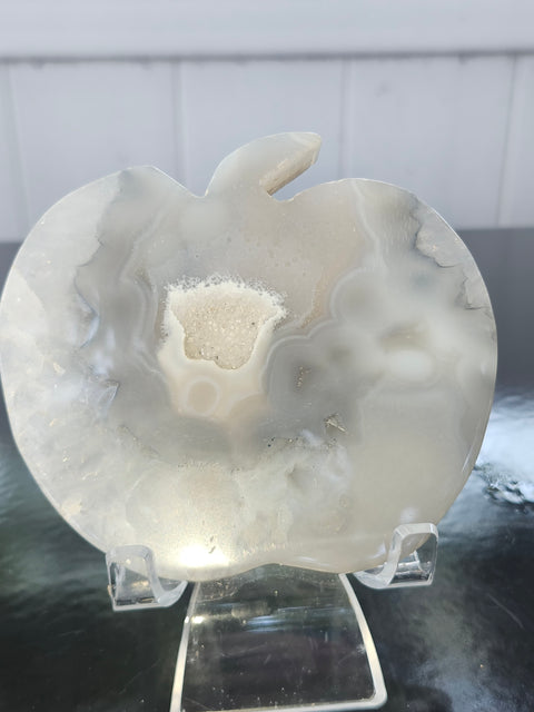 Druzy agate apple! 95.8mm wide, 91mm tall, 6.8 ounces