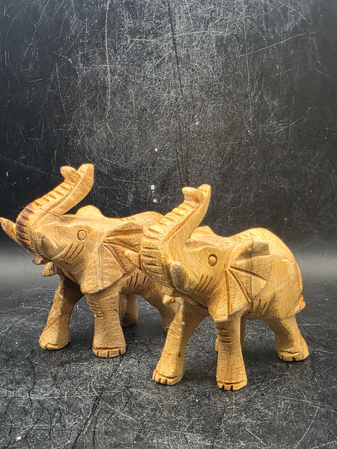 Palo santo elephant " holy wood" 3.4 inches truck to back leg!