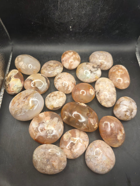 Flower agate palm stone! 1.6 too 2.2 inch!