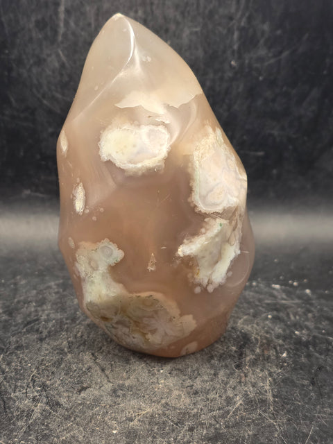 Flower agate flame tower! 13 ounces, 3.8 inches tall, 2.2" wide