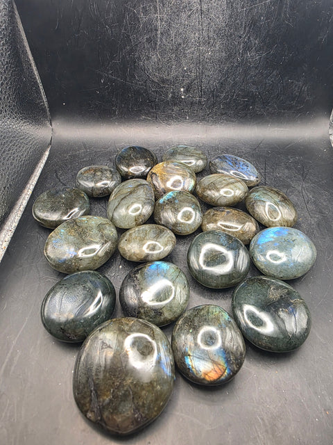 AA grade labradorite palm stone!! 1 to 2 inch