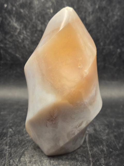 Flower agate flame tower! 11.1 ounces, 3.8 inches tall, 2.1" wide