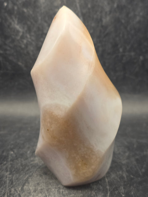 Flower agate flame tower! 11.1 ounces, 3.8 inches tall, 2.1" wide