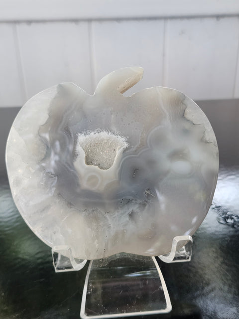 Druzy agate apple! 95.8mm wide, 91mm tall, 6.8 ounces