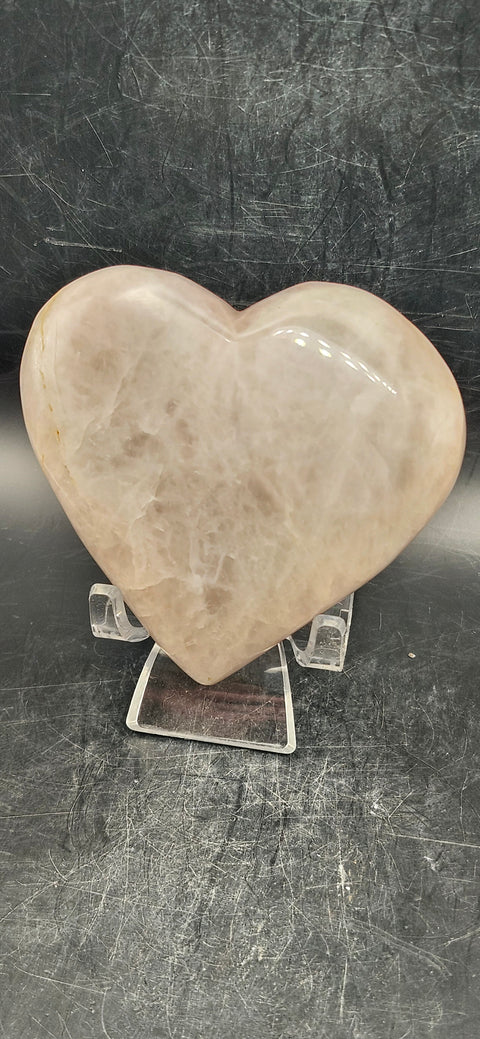 Rose quartz heart! 6.6 ounces, 3.25 inches wide, 3 tall, .86 thick